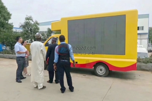 非洲客戶來程力考察洽談LED廣告車業(yè)務(wù)案例