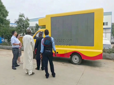 非洲客戶來程力考察洽談LED廣告車業(yè)務(wù)案例