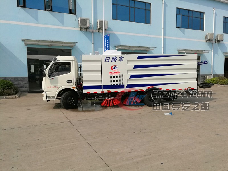 東風(fēng)多利卡道路清掃車圖片