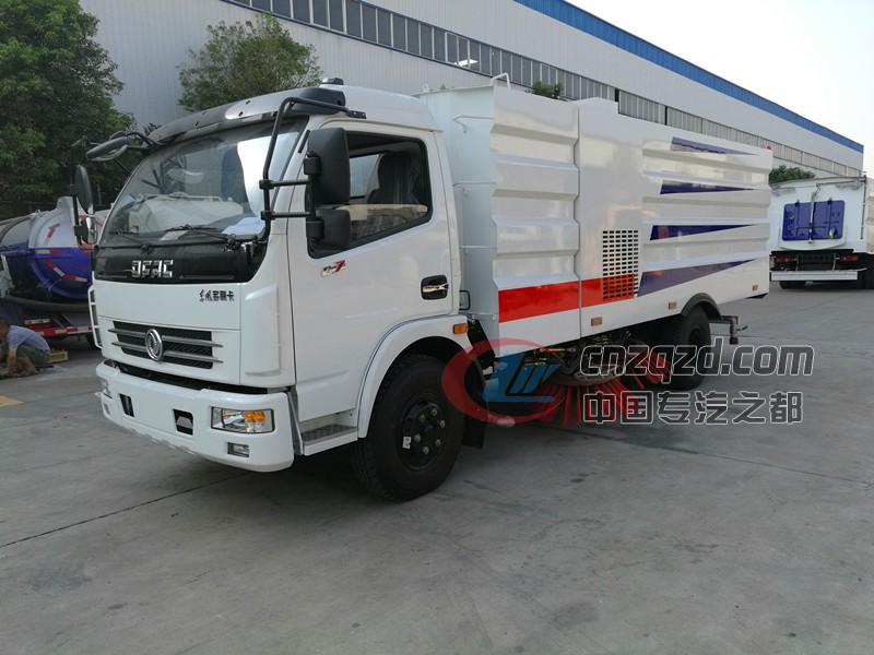 東風(fēng)多利卡中型掃路車圖片