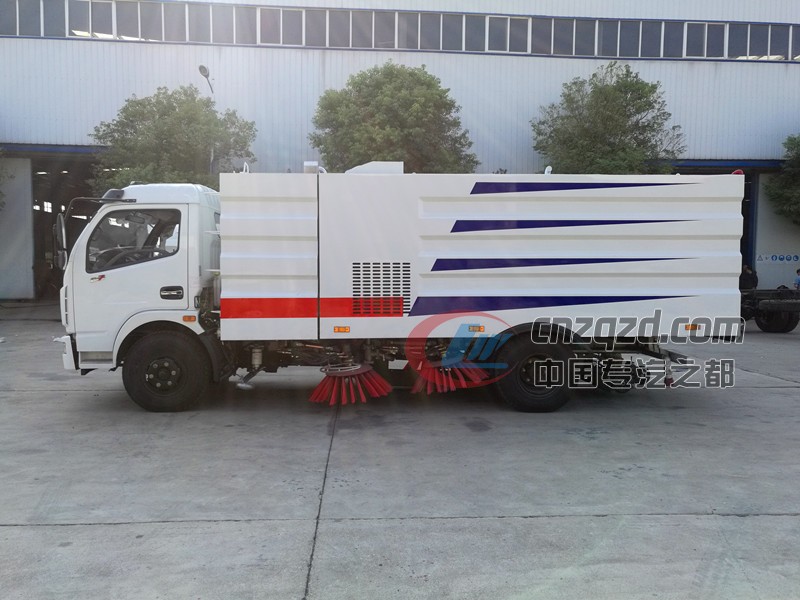 東風(fēng)中型多利卡清掃車圖片