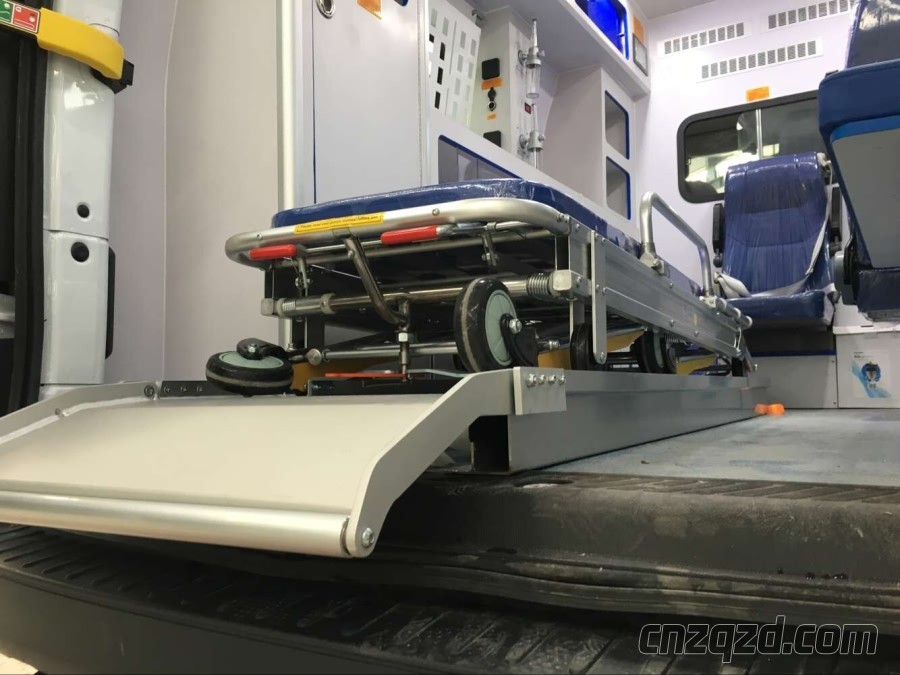 江鈴福特新時(shí)代V348救護(hù)車 CLW5041XJHJ5型救護(hù)車