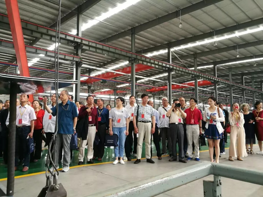 老干部古詩(shī)詞大賽觀光采風(fēng)團(tuán)蒞臨程力汽車(chē)集團(tuán)