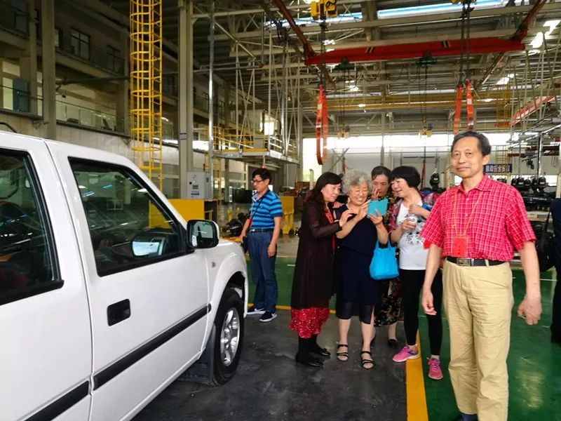 老干部古詩(shī)詞大賽觀光采風(fēng)團(tuán)蒞臨程力汽車(chē)集團(tuán)