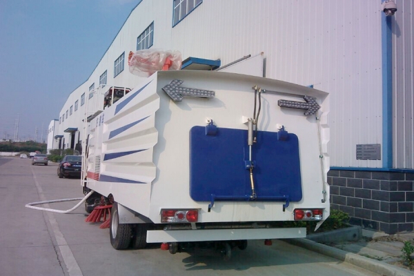 湖北程力多功能道路清洗掃地車系列