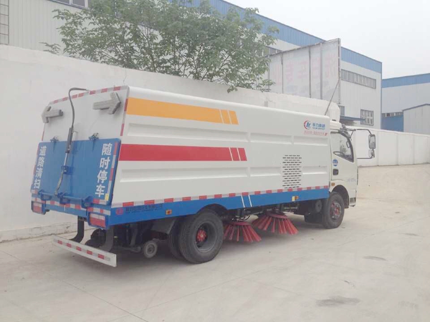 東風(fēng)福瑞卡掃路車圖片