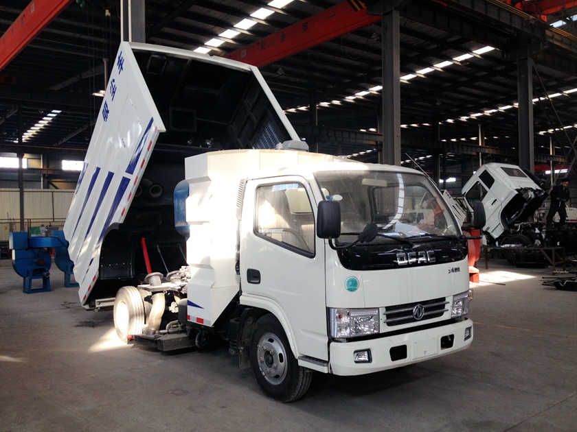 東風(fēng)多利卡小型吸塵車照片