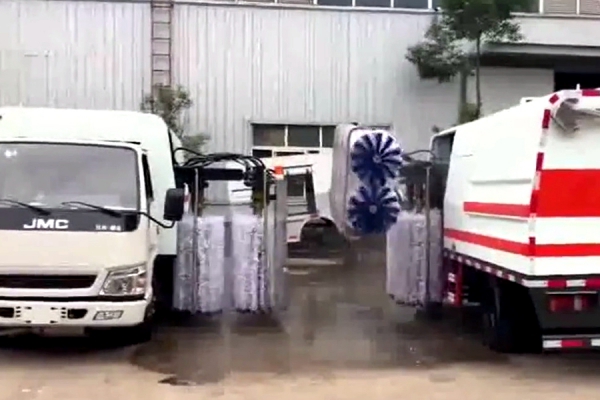 江鈴順達(dá)護(hù)欄清洗車視頻