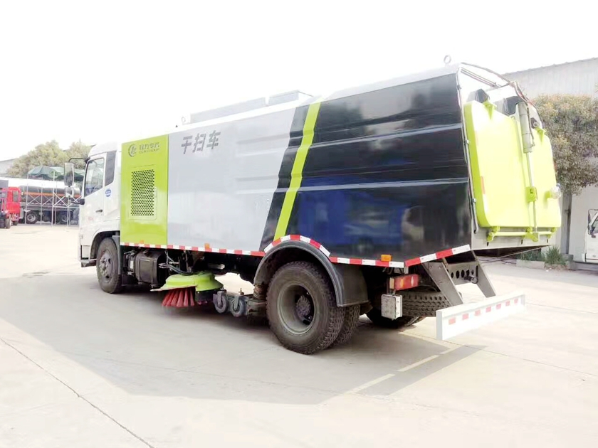 東風天錦吸塵車圖片,CLW5180TXCD5型吸塵車圖片
