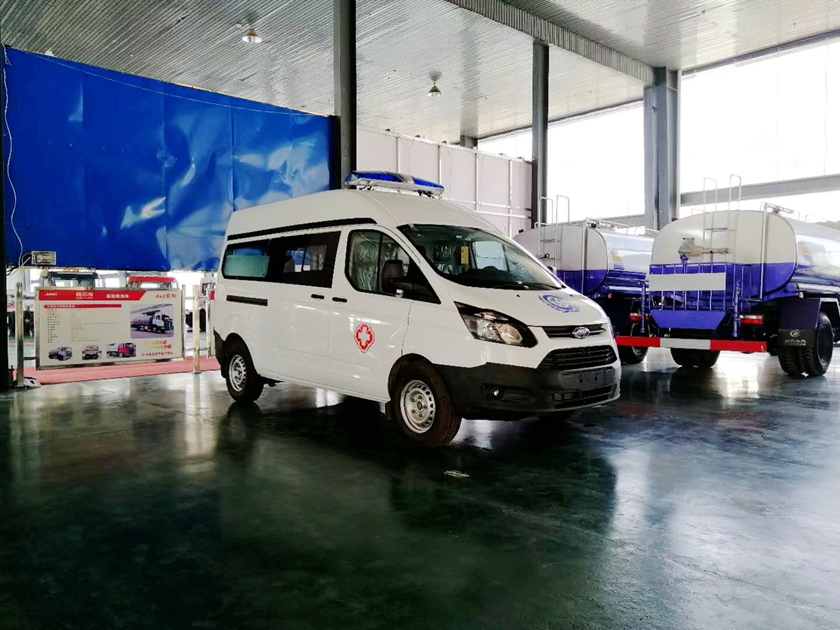 福特全順V362醫(yī)療救援車圖片,福特全順救護(hù)車圖片,汽油版V362救護(hù)車圖片