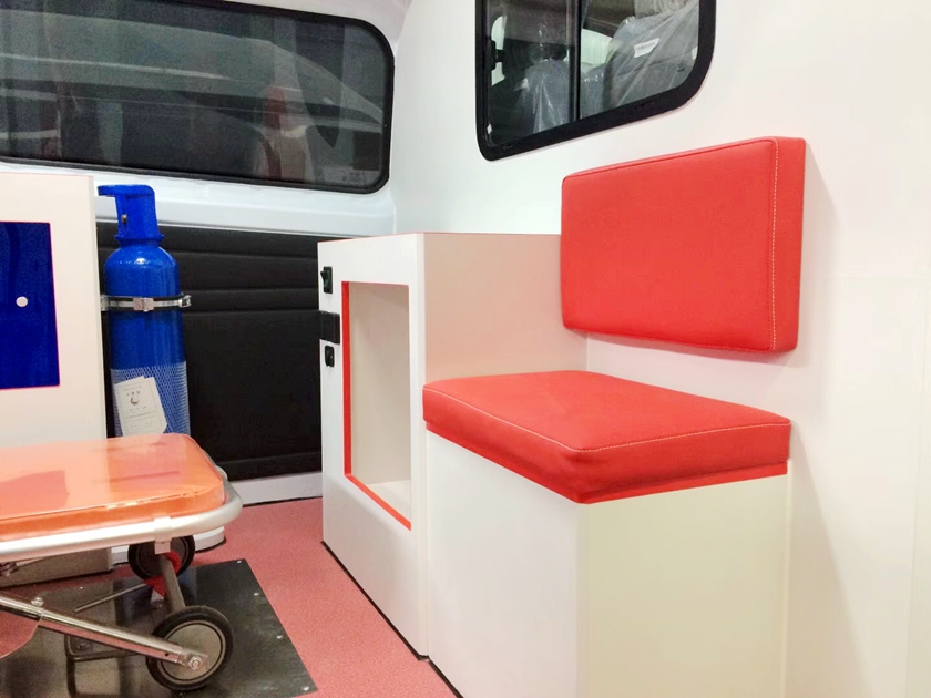 福特全順V362醫(yī)療救援車圖片,福特全順救護(hù)車圖片,汽油版V362救護(hù)車圖片