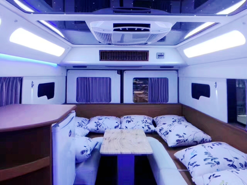 依維柯2046四驅(qū)越野房車內(nèi)飾圖片