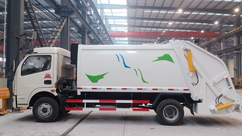 東風(fēng)多利卡后裝式壓縮垃圾車(chē)照片,東風(fēng)多利卡壓縮垃圾車(chē)圖片