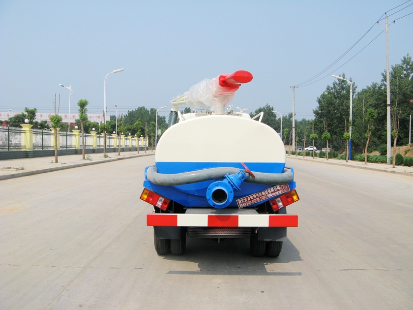 福田賽銳2800小型吸糞車圖片,福田吸糞車罐體后部圖片