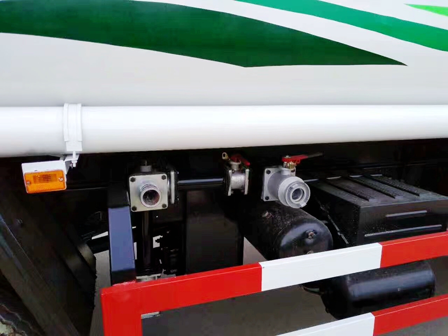 東風(fēng)御虎灑水車圖片,東風(fēng)12噸灑水車圖片