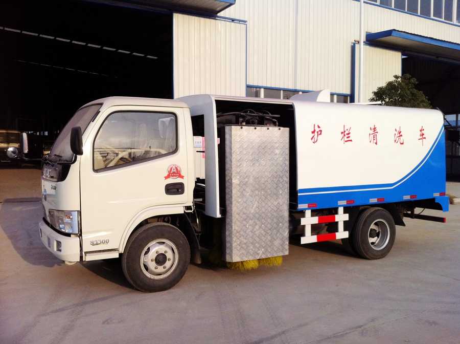 東風(fēng)小多利卡護(hù)欄清洗車圖片,小型城市護(hù)欄清洗車圖片