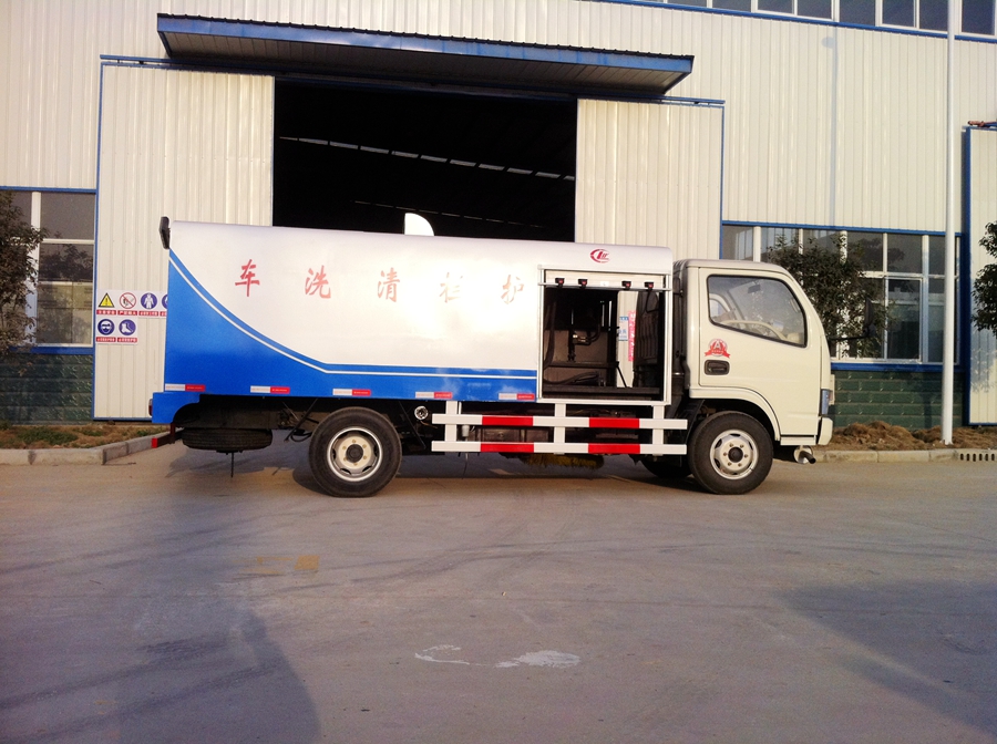 東風(fēng)小多利卡護(hù)欄清洗車圖片,小型城市護(hù)欄清洗車圖片