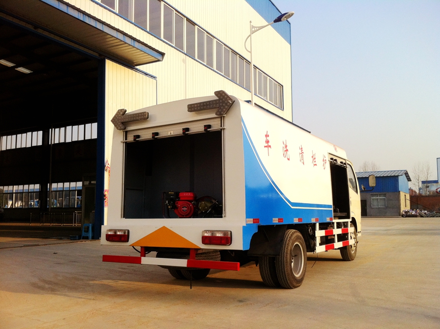 東風(fēng)小多利卡護(hù)欄清洗車圖片,小型城市護(hù)欄清洗車圖片