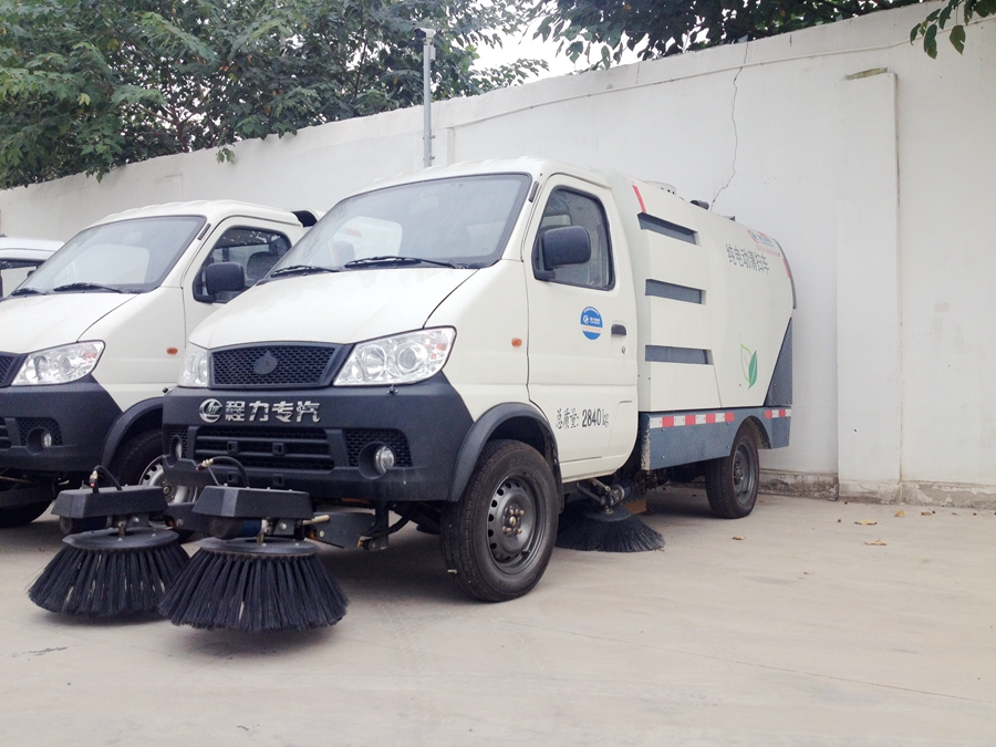 純電動(dòng)清掃車圖片,小型電動(dòng)掃路車圖片