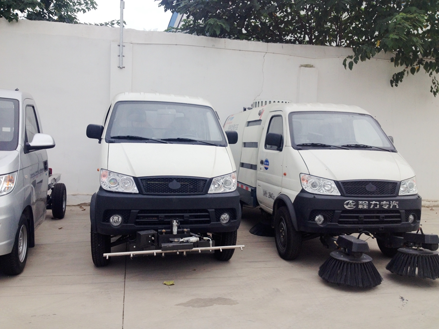 純電動(dòng)清掃車圖片,小型電動(dòng)掃路車圖片