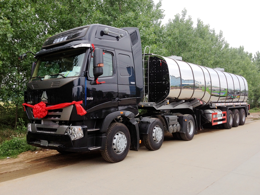 重汽三軸半掛式油罐運(yùn)輸車圖片 重汽三軸半掛式油罐運(yùn)輸車圖片