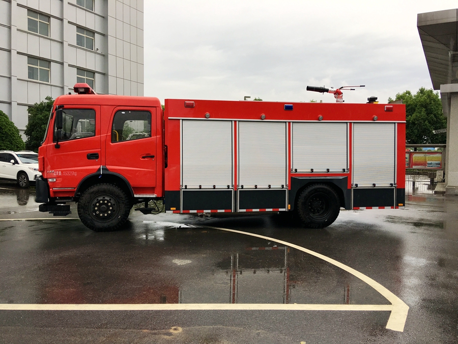 東風(fēng)單橋泡沫式消防車(chē)圖片