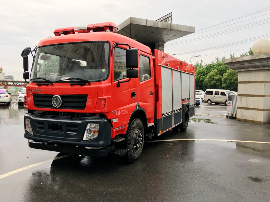 東風(fēng)單橋泡沫式消防車(chē)圖片