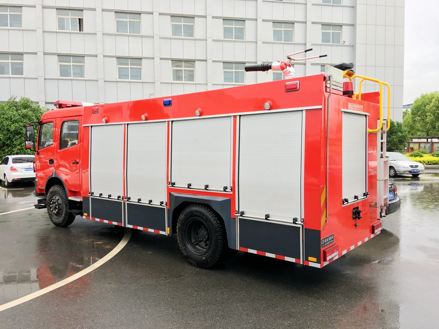 東風(fēng)單橋泡沫式消防車(chē)圖片