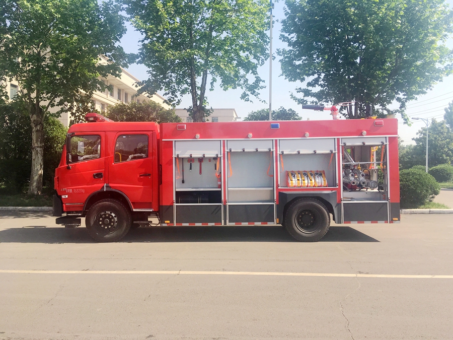 東風(fēng)單橋泡沫式消防車(chē)圖片