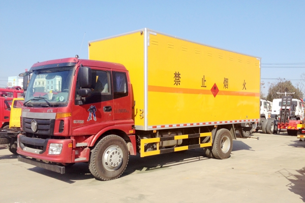 福田系列易燃物品運(yùn)輸車(chē)圖片