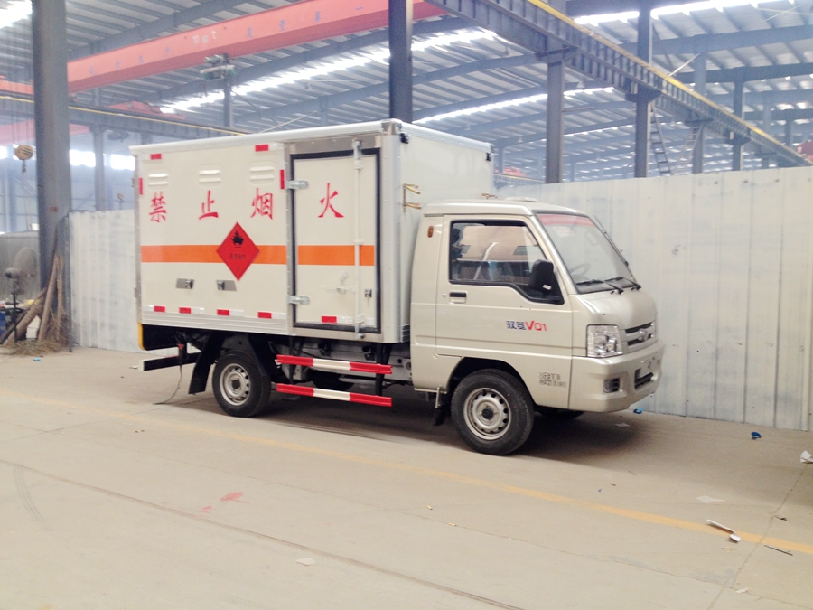 福田時(shí)代易燃物品運(yùn)輸車圖片