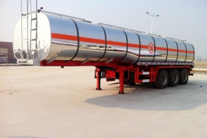 三軸運油半掛車圖片