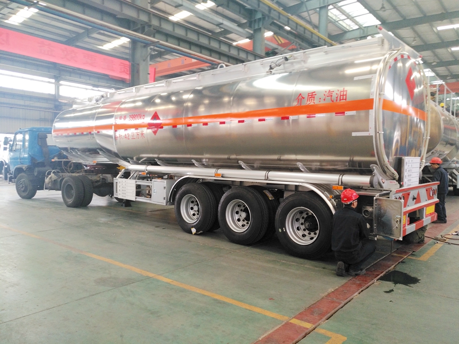 三軸運(yùn)油半掛車圖片,三橋油品半掛運(yùn)輸車圖片 三軸運(yùn)油半掛車圖片,三橋油品半掛運(yùn)輸車圖片
