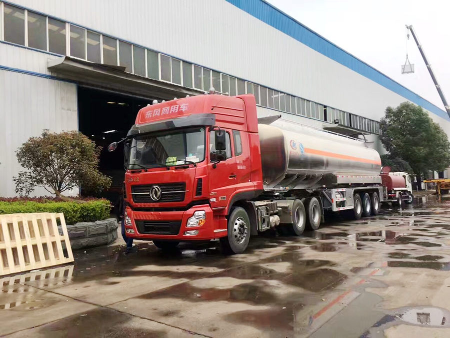 三軸運(yùn)油半掛車圖片,三橋油品半掛運(yùn)輸車圖片 三軸運(yùn)油半掛車圖片,三橋油品半掛運(yùn)輸車圖片