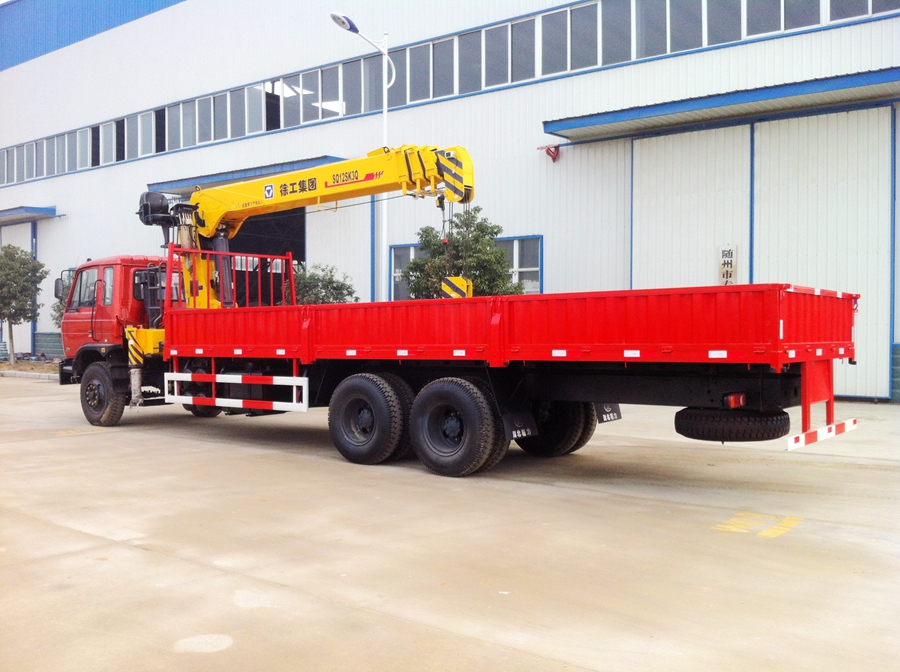 東風(fēng)平頭后雙橋隨車(chē)吊圖片,后八輪隨車(chē)起重運(yùn)輸車(chē)圖片