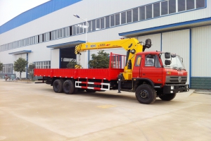 東風(fēng)平頭后雙橋隨車(chē)吊圖片