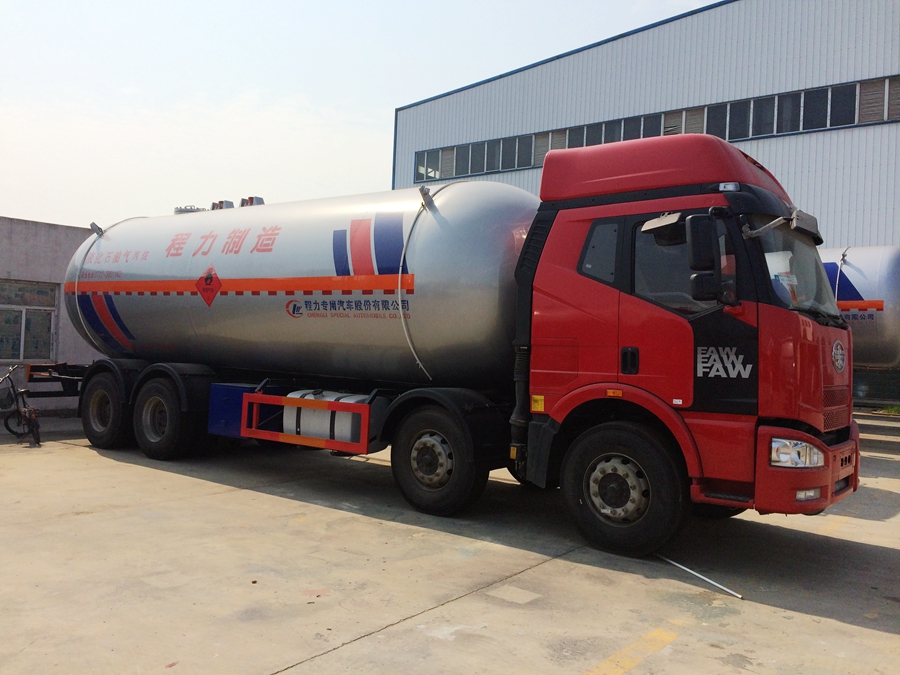 解放J6前四后八液化氣體運輸車圖片,35.5立方液化氣運輸車圖片