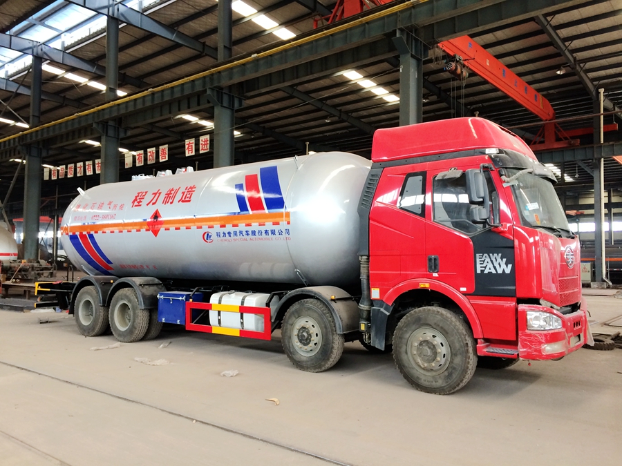 解放J6前四后八液化氣體運輸車圖片,35.5立方液化氣運輸車圖片