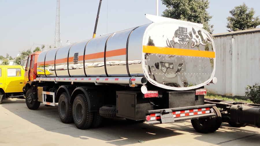 東風(fēng)后八輪化工液體運輸車圖片