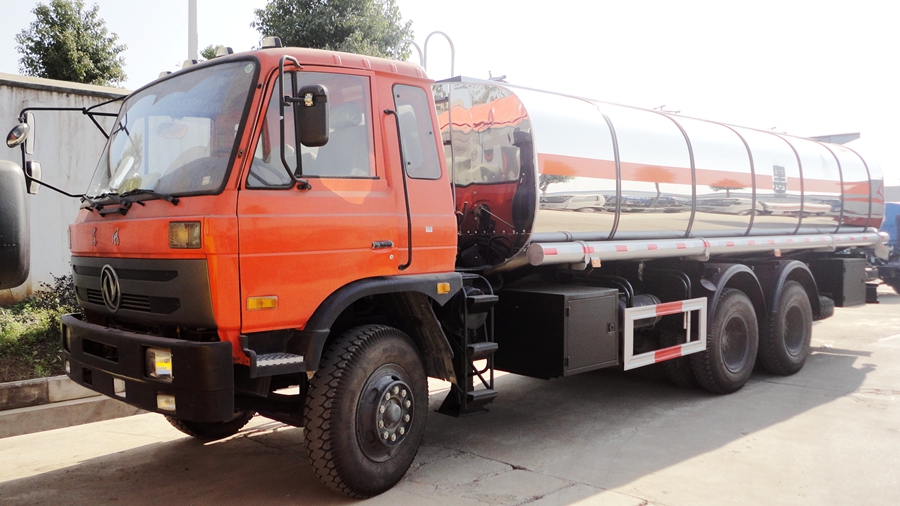 東風(fēng)后八輪化工液體運輸車圖片