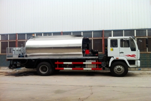 重汽黃河少帥瀝青灑布車圖片