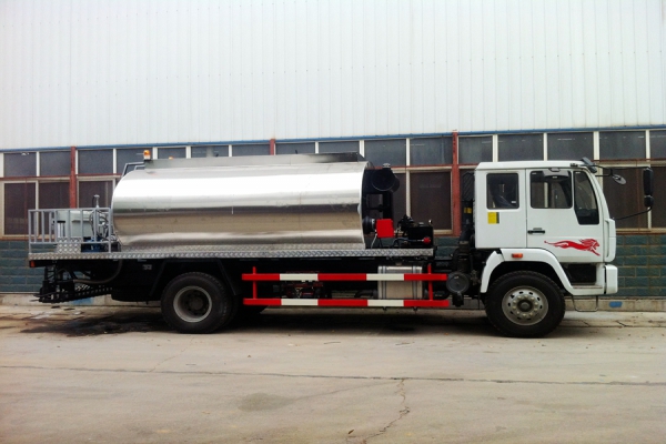 重汽黃河少帥瀝青灑布車(chē)圖片