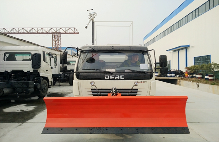 多功能除雪車圖片,除雪灑水車圖片,除雪掃路車圖片