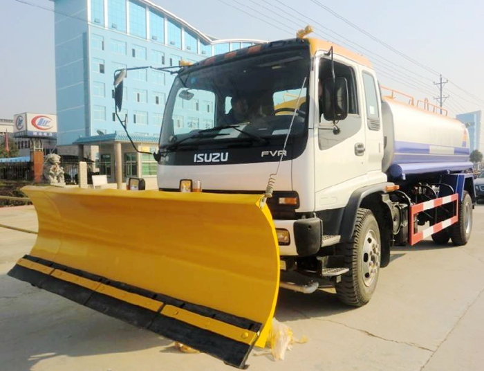 多功能除雪車灑水車圖片