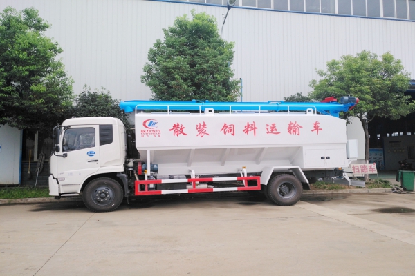東風(fēng)天錦散裝飼料運輸車圖片