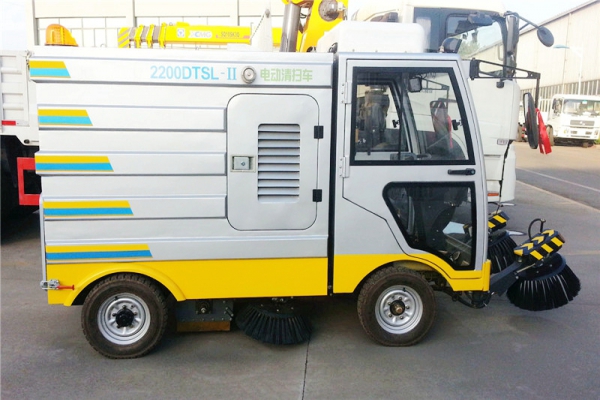 電動(dòng)2200DTSL型環(huán)衛(wèi)掃地車圖片