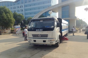 城鄉(xiāng)公路清掃車廠家直銷 各種垃圾清掃車圖片