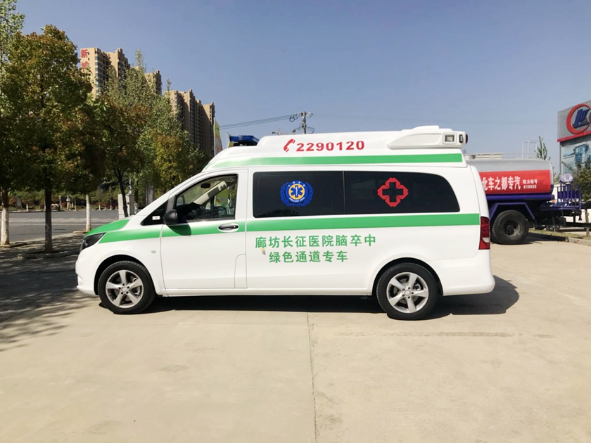 奔馳威霆醫(yī)療救援車左側(cè)圖片