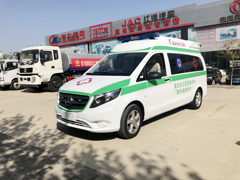 奔馳新威霆救護車外觀實拍圖片,奔馳威霆醫(yī)療救援車圖片