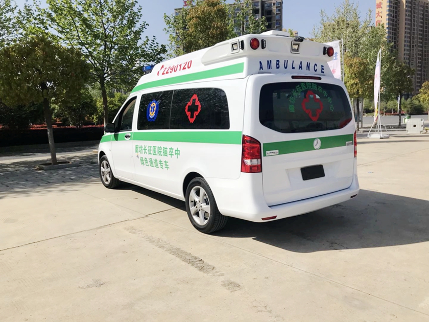 奔馳新威霆救護車外觀實拍圖片,奔馳威霆醫(yī)療救援車左后圖片